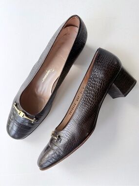 Salvatore Ferragamo Alligator Embossed Chocolate Brown Leather Low Heels 8.5 C